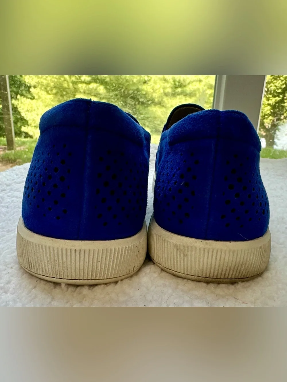 Naturalizer Perforated Slip-On Sneakers in Bright Royal Blue Leather size 7